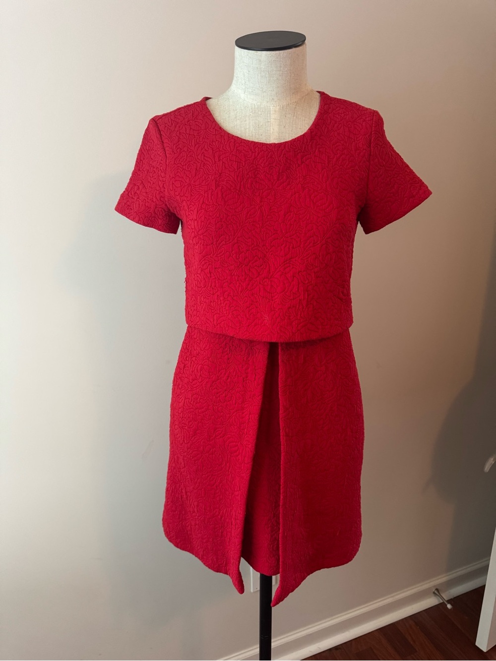Zara Vibrant Red Textured Short Sleeve Dress